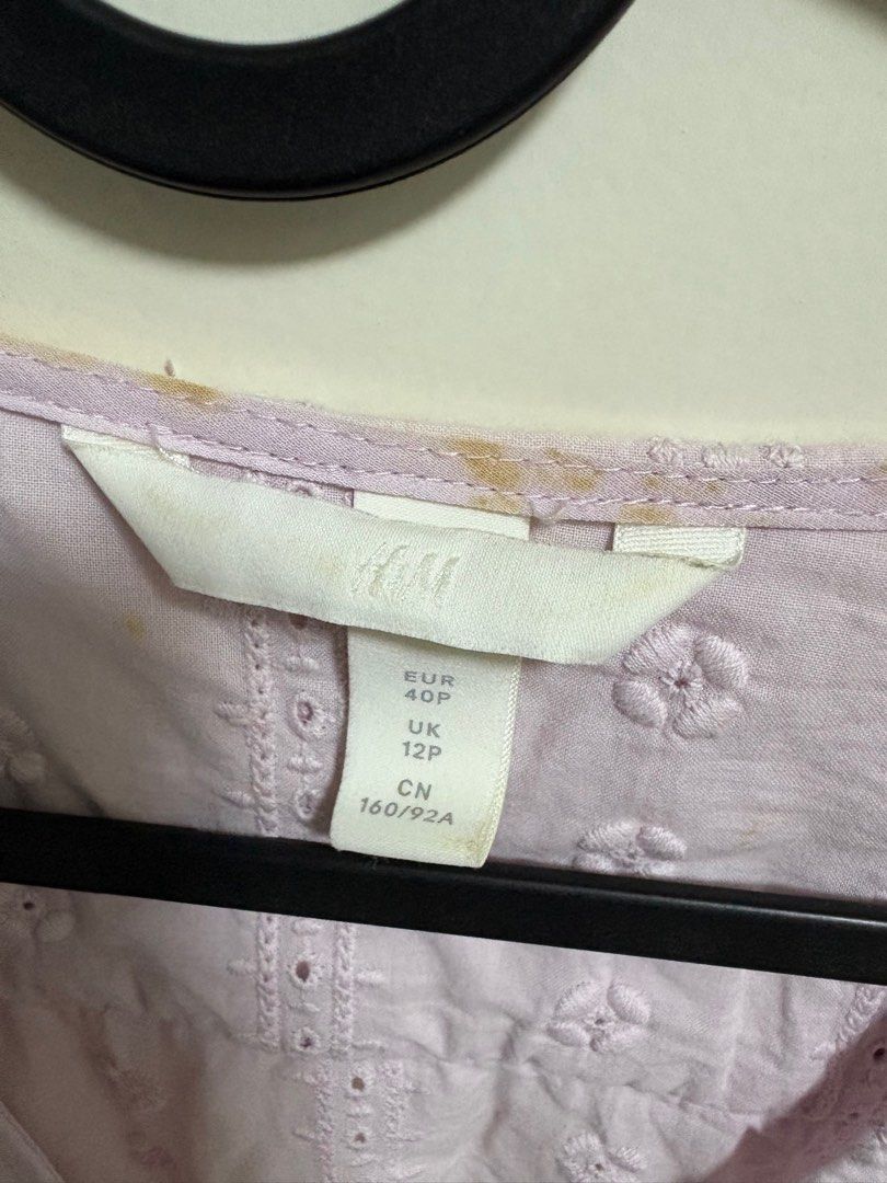H&M Blouse (Category: Blouses) located in Rizal. Submitted by tiny_tidy (Listing ID 1415637770, Image 2). Description: .