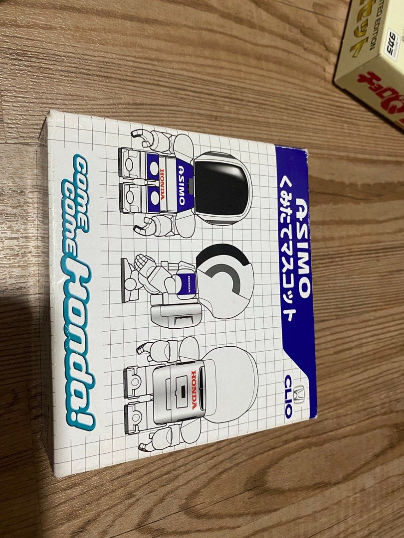 Honda Asimo Collectible Robot (Category: Vehicle & Diecast Models) located in Manila. Submitted by avrilarqu43176 (Listing ID 1415810715, Image 1). Description: Honda Asimo.