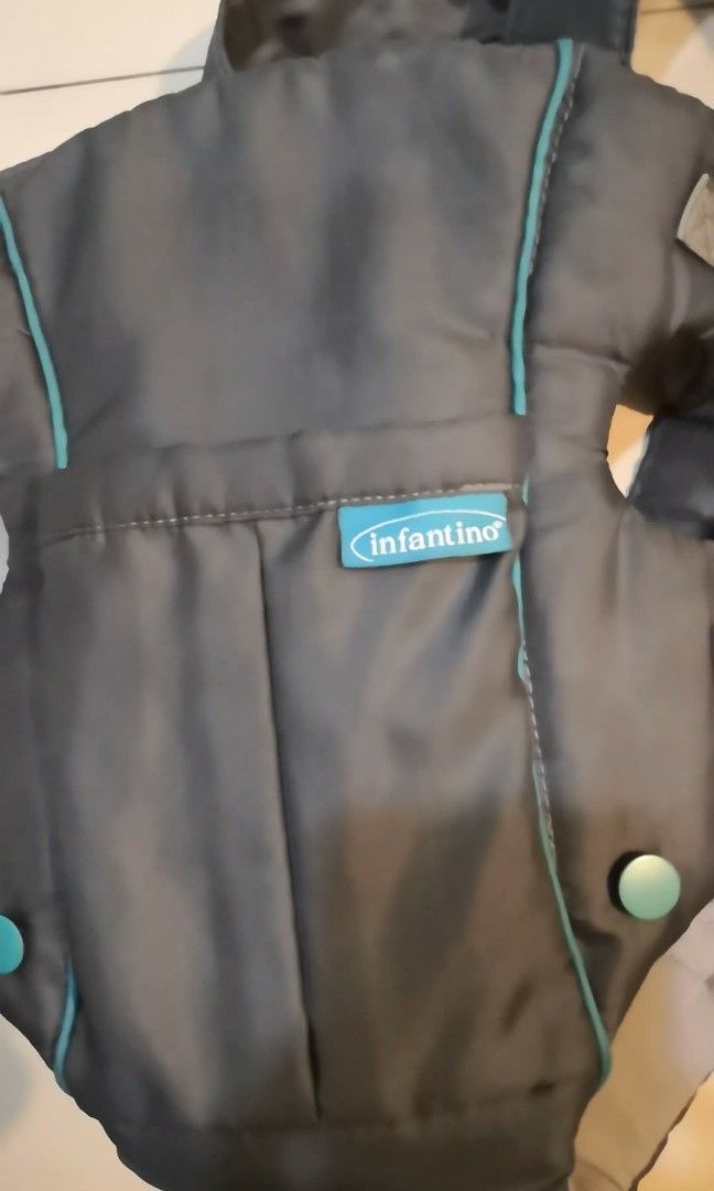 Infantino baby carrier (Category: Carriers & Slings) located in Marikina City. Submitted by lotsofdeclutter (Listing ID 1415654882, Image 3). Description: Infantino baby carrier (1-1yr and 6months depende sa laki ng baby mo) Super sarap ito sa katawan di sasakit likod mo s karga sa baby mo lalo na ko na may slip disc. Selling 800 orig price 2k(slightly use ng bunso lng).