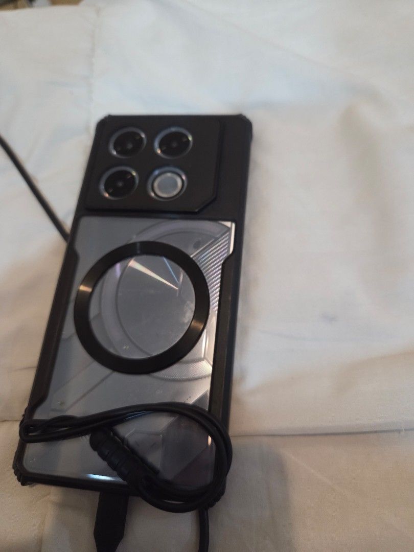 infinix gt 20 pro (Category: Realme) located in Manila. Submitted by zealhorse-50aa93 (Listing ID 1415721272, Image 2). Description: issue lang yung sa power button natatanggal pag walang case, other than that wala na..
