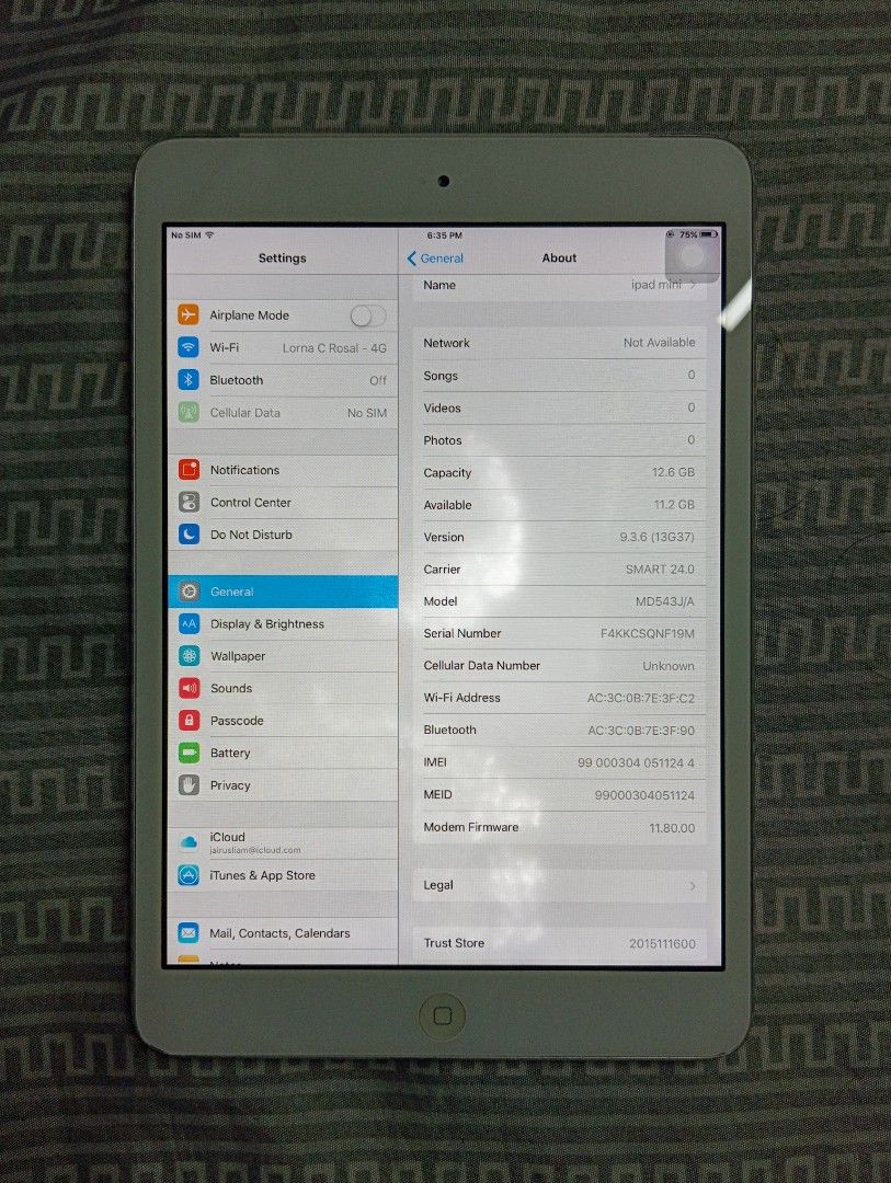 RUSH Ipad Mini 1 (Category: iPad) located in Bulacan. Submitted by flipsrus (Listing ID 1415741837, Image 1). Description: RUSH Issues: - White spots on LCD *view first pic (does not affect usage) - Dents & Scratches.