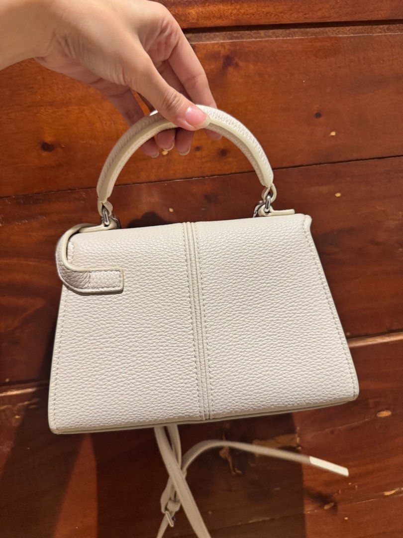 JWPEI Elise Too Handle Bag - White Small (Category: Luxury Bags & Wallets) located in Cagayan de Oro. Submitted by declutteringszn (Listing ID 1359740140, Image 3). Description: ✨ Barely used JW PEI top-handle bag ✨ | ₱5,200 on website, selling it for ₱2600! 🛍️ In excellent condition, almost like new. Details Major Material：Vegan Leather Lining Material：Vegan Leather 7.87” W × 5.31” H × 2.76” D (20cm x 13.5cm x 7cm) Handle Drop: 2.56” (6.5cm) Sh