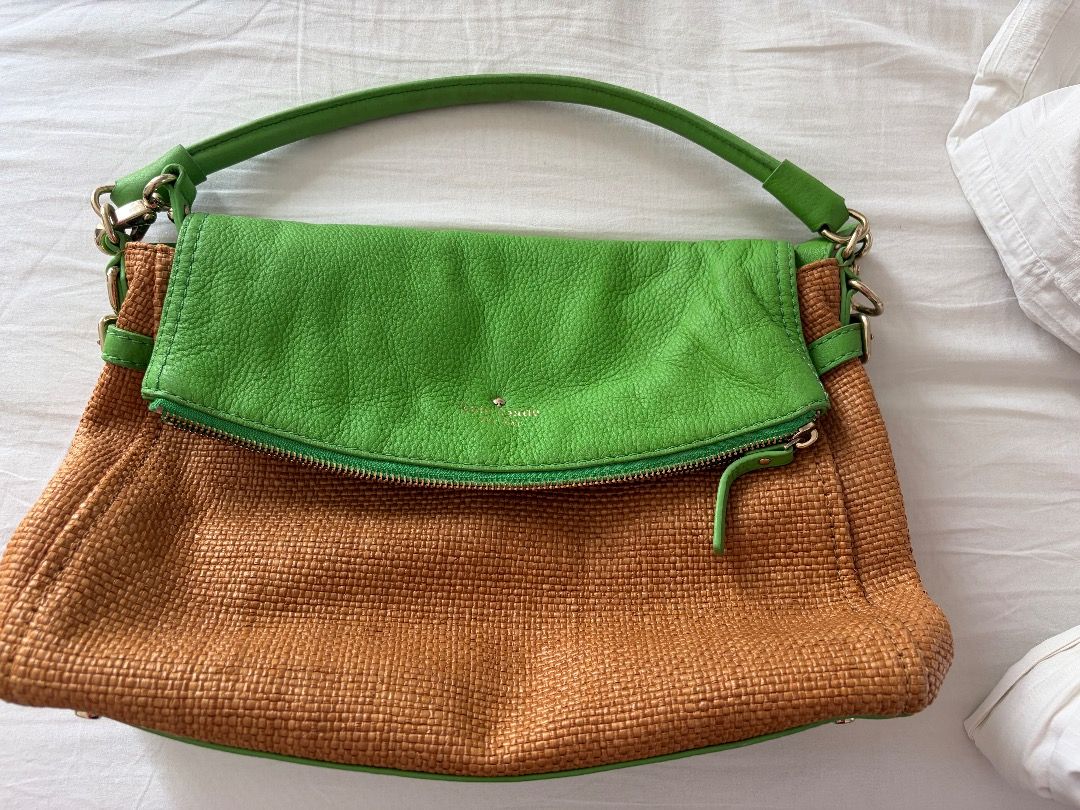 Vintage Kate Spade green bag (Category: Shoulder Bags) located in Muntinlupa City. Submitted by lassi2188 (Listing ID 1415644540, Image 1). Description: Lightly used Kate Spade vintage bag. Used just a few times. .