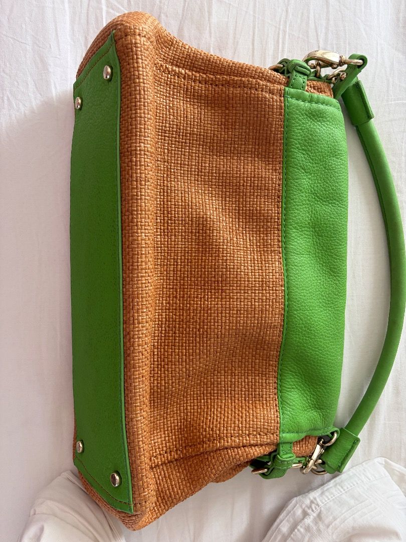 Vintage Kate Spade green bag (Category: Shoulder Bags) located in Muntinlupa City. Submitted by lassi2188 (Listing ID 1415644540, Image 3). Description: Lightly used Kate Spade vintage bag. Used just a few times. .