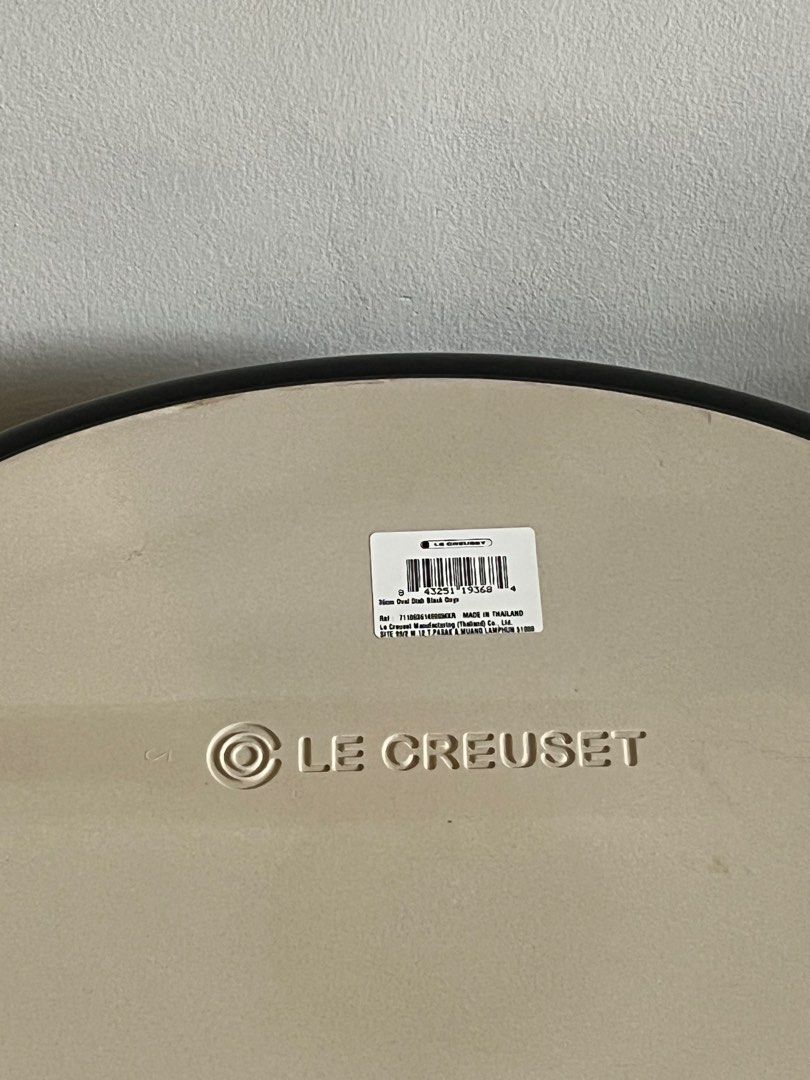 Le Creuset Oval Baking Dish (Category: Bakeware) located in Manila. Submitted by kitkat24 (Listing ID 1415653859, Image 3). Description: - Le Creuset Oval Baking Dish - Features classic design - Premium stoneware.