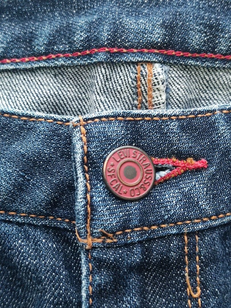 Levi's Bootcut Jeans W27 L32 (Category: Jeans) located in Angeles City. Submitted by cfc23 (Listing ID 1415637445, Image 3). Description: - Authentic Levi's bootcut jeans in a classic dark wash - See photos for measurements - Waist 27 on tag - Boot cut 📍 Shipping fee c/o buyer 📍 MOP: BPI or Gcash ❌ No meet ups.