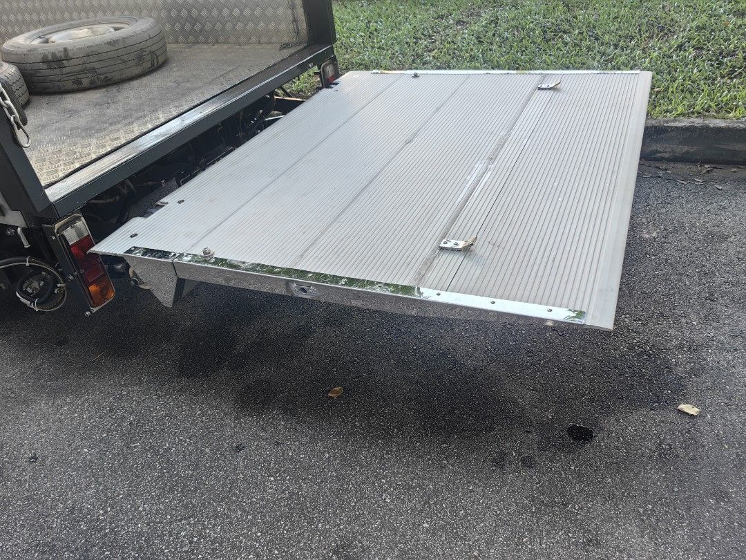 Lorry tailgate Installation (Category: Exterior Customization) located in Singapore. Submitted by henryhu (Listing ID 1069882390, Image 1). Description: Brand New power tailgate installation, 2 year warranty, local company, repair and servicing guaranteed.: 10ft 750kg @$6200, ,14ft 1.5ton $6500, 24ft 2 ton@$7000, 3ton -10ton customized tailgate also available, used tailgate also have, with wireless remote control, 1 years onsite warranty, with LT