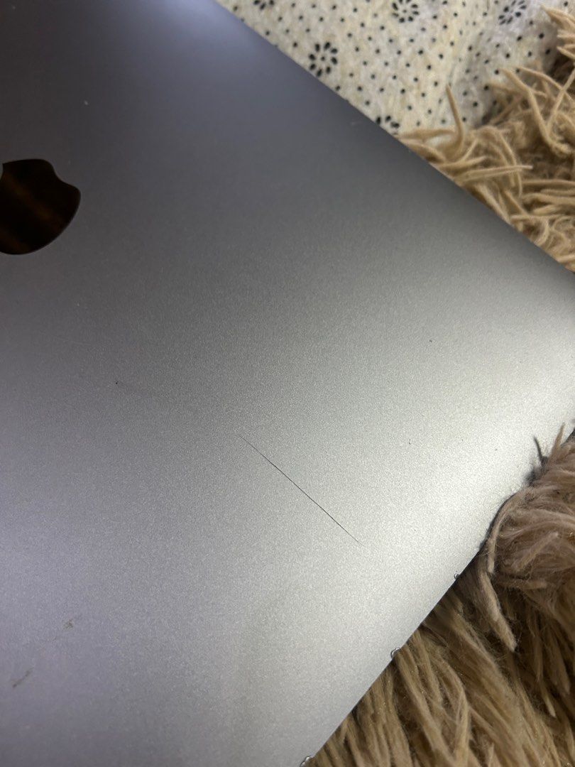 Macbook Pro 2017 Non Touchbar (Category: Laptops & Notebooks) located in Boac. Submitted by ltalysfinest (Listing ID 1415728271, Image 3). Description: No longer works anymore. Buy at your own risk, LCD is damaged and so is the motherboard. Good parts, the battery still lasts. .