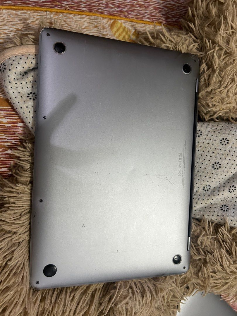 Macbook Pro 2017 Non Touchbar (Category: Laptops & Notebooks) located in Boac. Submitted by ltalysfinest (Listing ID 1415728271, Image 2). Description: No longer works anymore. Buy at your own risk, LCD is damaged and so is the motherboard. Good parts, the battery still lasts. .