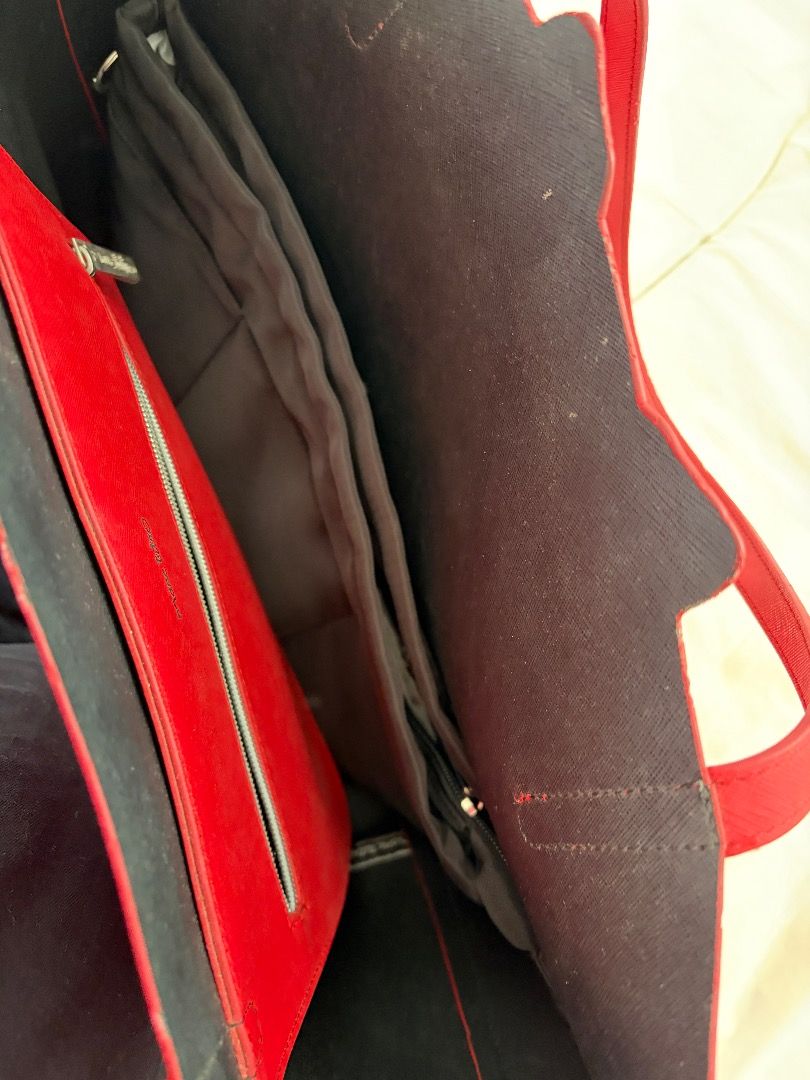 Marc Tetro tote bag (Category: Luxury Bags & Wallets) located in Muntinlupa City. Submitted by lassi2188 (Listing ID 1415634599, Image 3). Description: Marc Tetro tote bag. Lightly used and has some barely visible signs of usage but otherwise still in excellent condition. .