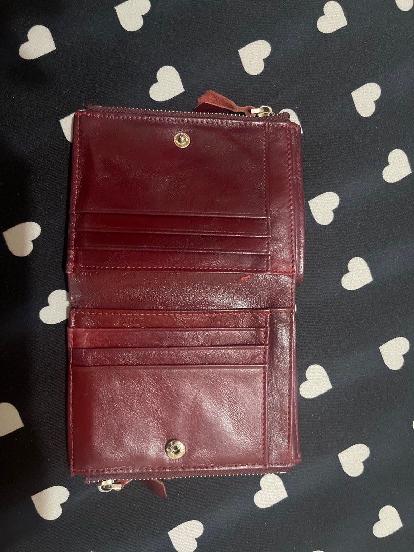 Maroon Genuine Leather Wallet (Category: Wallets & Card holders) located in Quezon City. Submitted by minekoh21 (Listing ID 1415765686, Image 2). Description: - Maroon genuine leather wallet - Multiple card slots - Coin compartment - Snap closure - Zipper closure - Patterned interior lining - Small zippered pocket Flaw: Interior lang. Natanggal yung tahi sa Bill compartment. Please see photos..