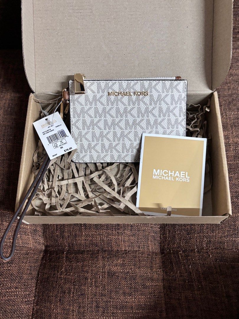 Michael Kors SM Coin Purse Vanilla (Category: Luxury Bags & Wallets) located in Makati City. Submitted by pinkycess (Listing ID 1415666159, Image 1). Description: 100% authentic and brandnew michael kors jet set coin purse/ card holder wallet in vanilla color. From US. Rfs: too small for me and i already got a bigger one. raising funds for my daughter’s operation Pick up at palanan makati. Can ship thru lbc, lalamove or grab (sf paid by buyer?.