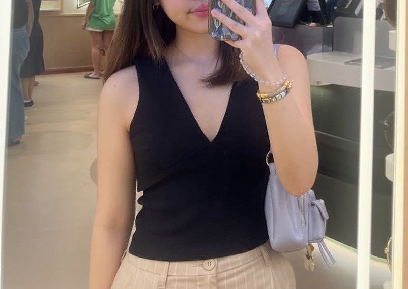 Missym Black V neck Sleeveless Top (Category: Sleeveless) located in Manila. Submitted by tltdeclutters (Listing ID 1415808470, Image 3). Description: - Worn only once - Stretchable - Zipper on the back - Good condition - Payment method: GCASH or BPI.