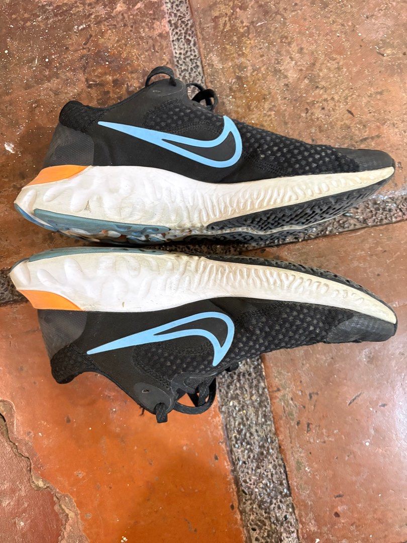 Nike Renew run Black Running Shoes (Category: Sneakers) located in Las Pinas. Submitted by rios21 (Listing ID 1415656176, Image 3). Description: No Box Issues - Signs of wear on upper and sole -needs cleaning.