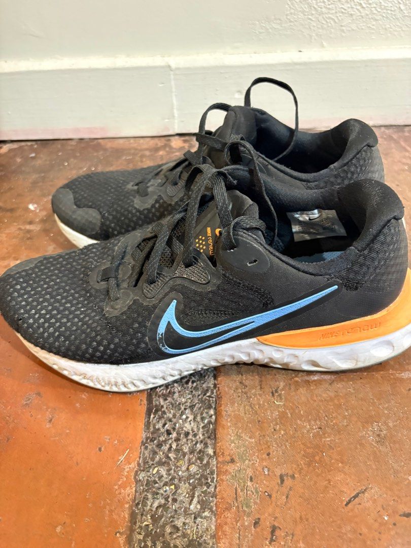 Nike Renew run Black Running Shoes (Category: Sneakers) located in Las Pinas. Submitted by rios21 (Listing ID 1415656176, Image 1). Description: No Box Issues - Signs of wear on upper and sole -needs cleaning.