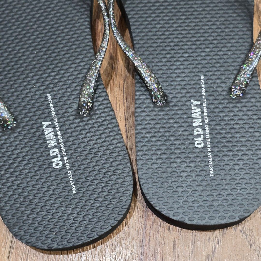 Old Navy Slippers (Size 9) (Category: Slippers and slides) located in Quezon City. Submitted by mks13 (Listing ID 1415751602, Image 3). Description: never used, size fitted only rfs: not using it bought from US, Old Navy Store. sf c/o buyer. MOP: gcash/maya MOD: GGX/JNT/SDD location: Quezon City, Metro Manila.