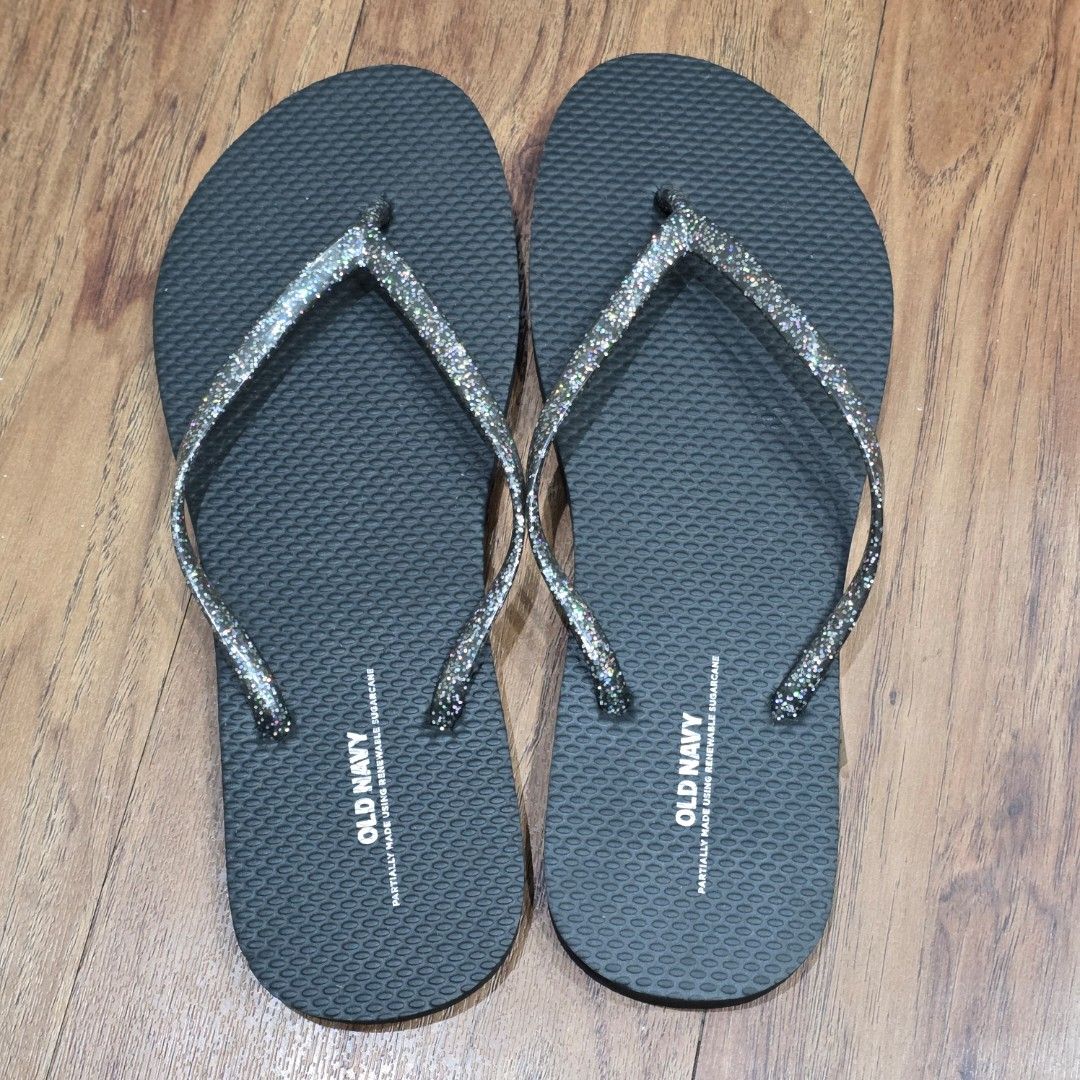 Old Navy Slippers (Size 9) (Category: Slippers and slides) located in Quezon City. Submitted by mks13 (Listing ID 1415751602, Image 1). Description: never used, size fitted only rfs: not using it bought from US, Old Navy Store. sf c/o buyer. MOP: gcash/maya MOD: GGX/JNT/SDD location: Quezon City, Metro Manila.