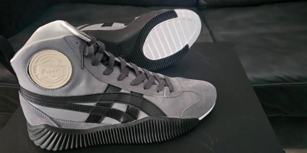 Onitsuka Tiger Acromount MT (Category: Casual Shoes) located in Tagaytay City. Submitted by android011 (Listing ID 1415645356, Image 1). Description: Onitsuka Tiger Acromount MT Color: Sheet Rock/Black Size -UNISEX US 9/ UK 8/ EUR 42.5 - WOMEN US 10.5 From US Brandnew For pick only.
