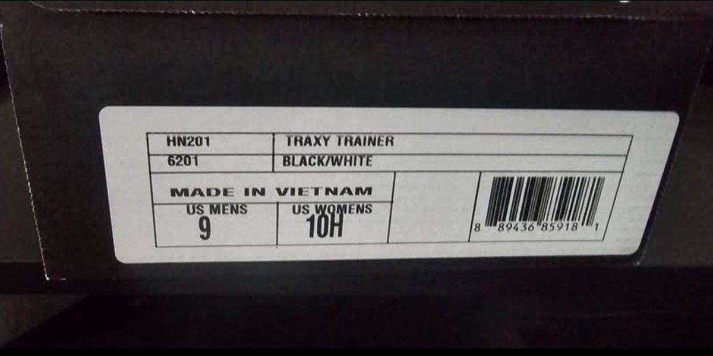 Onitsuka Tiger Traxy Trainer (Category: Casual Shoes) located in Tagaytay City. Submitted by android011 (Listing ID 1415642437, Image 2). Description: Onitsuka Tiger Traxy Trainer Color: Black White Size: US 9/ UK 8 From US NEW For pick up only.