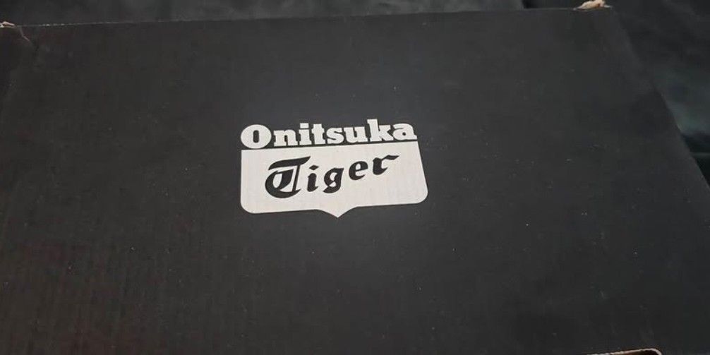 Onitsuka Tiger Traxy Trainer (Category: Casual Shoes) located in Tagaytay City. Submitted by android011 (Listing ID 1415642437, Image 3). Description: Onitsuka Tiger Traxy Trainer Color: Black White Size: US 9/ UK 8 From US NEW For pick up only.