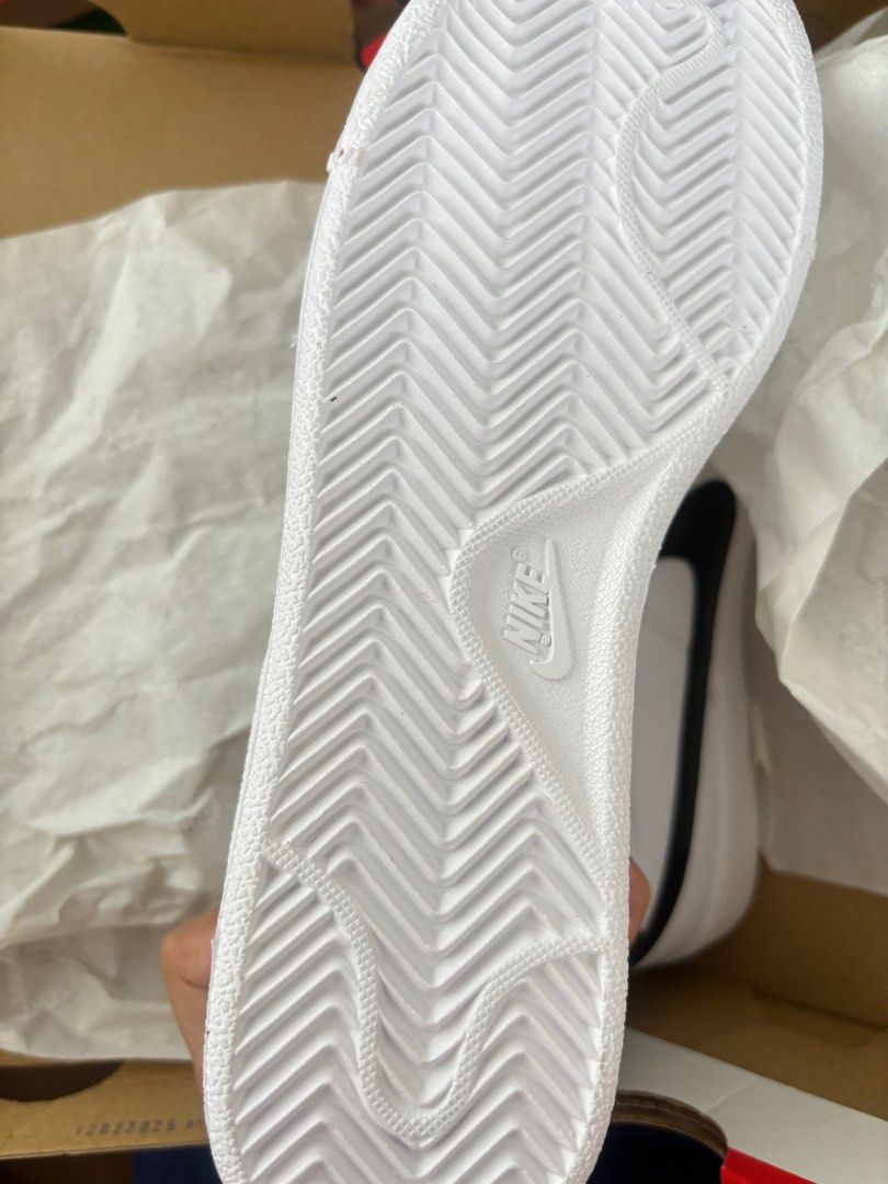 Orig Nike Sneakers like Stan Smith (Category: Sneakers) located in Calamba. Submitted by sunbeamy (Listing ID 1415664321, Image 2). Description: Orig unused Us 7.5 Eur 38.5.