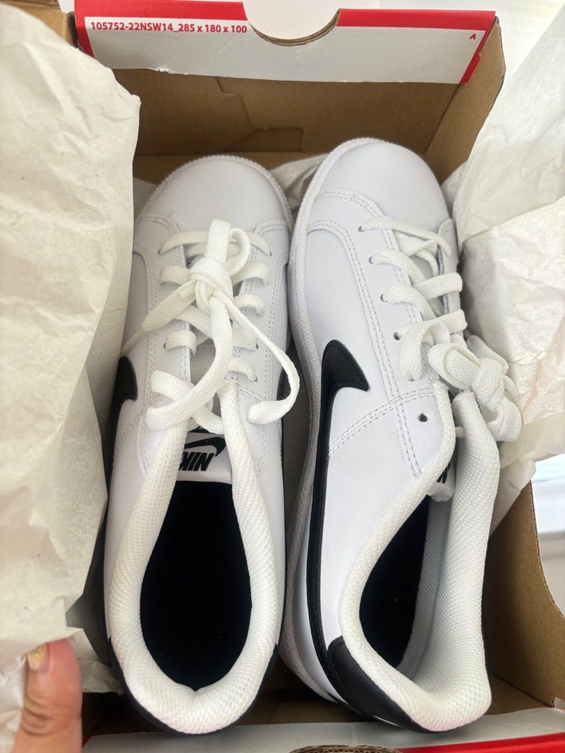 Orig Nike Sneakers like Stan Smith (Category: Sneakers) located in Calamba. Submitted by sunbeamy (Listing ID 1415664321, Image 1). Description: Orig unused Us 7.5 Eur 38.5.