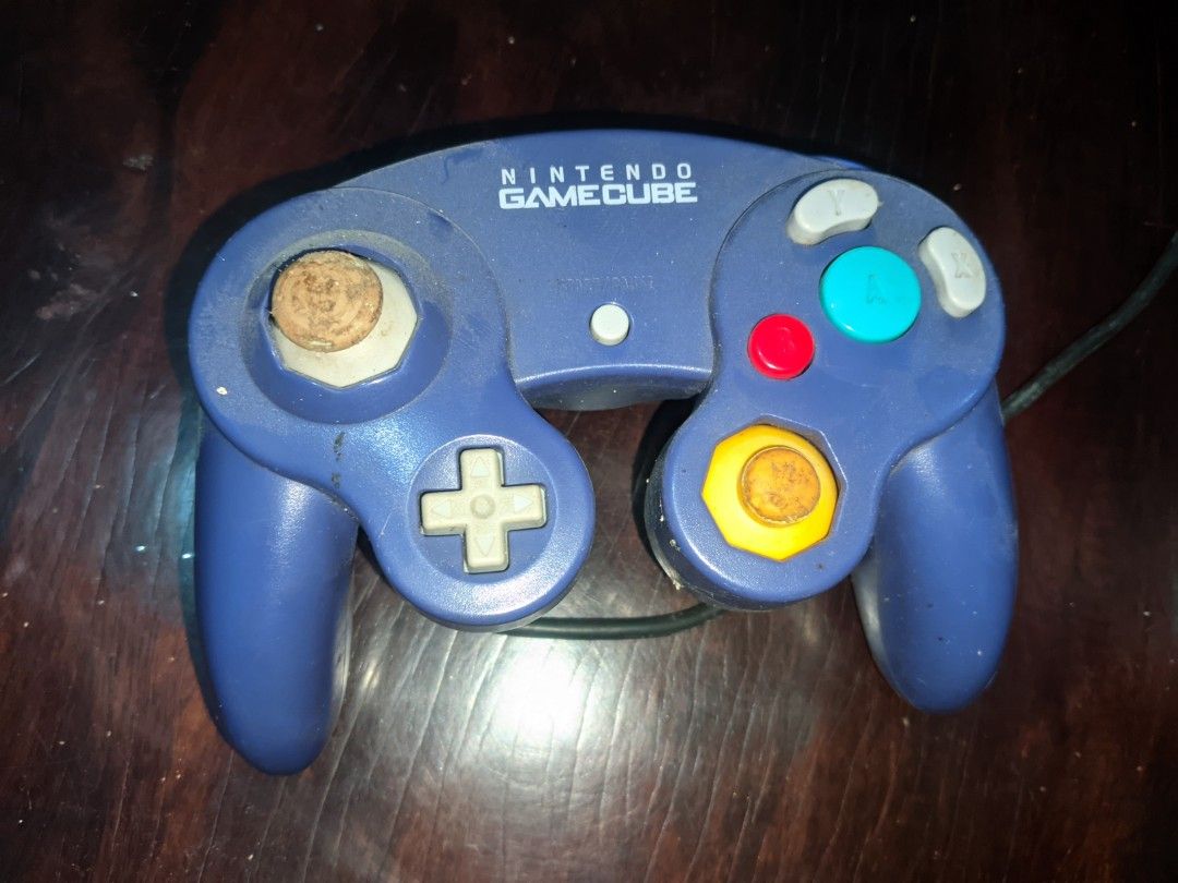 Original Nintendo GameCube Controller !!(NOT WORKING) FOR DISPLAY ONLY!! (Category: Nintendo) located in Sogod. Submitted by dan_kolektibols (Listing ID 1415694510, Image 1). Description: Please read carefully: CONDITION: NOT WORKING / DEFECTIVE. For display, collection, or props only. !! Buy at your own risk !! just for those interested🫡.
