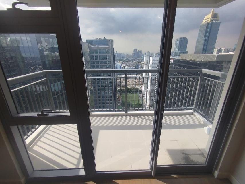 Park Triangle Residences BGC 3BR corner unit (Category: Apartments & Condos) located in Manila. Submitted by zac_alfanta (Listing ID 1415792189, Image 2). Description: FOR SALE | PARK TRIANGLE RESIDENCES, BGC ✨ Brand New • Never Occupied • Bare Unit 🚗 2 Tandem Parking Slots 📍 Prime BGC Address 🏙️ Elevated city living with exceptional potential ₱39,800,000. A rare opportunity to create a truly bespoke home in one of BGC’s most sought-after addr
