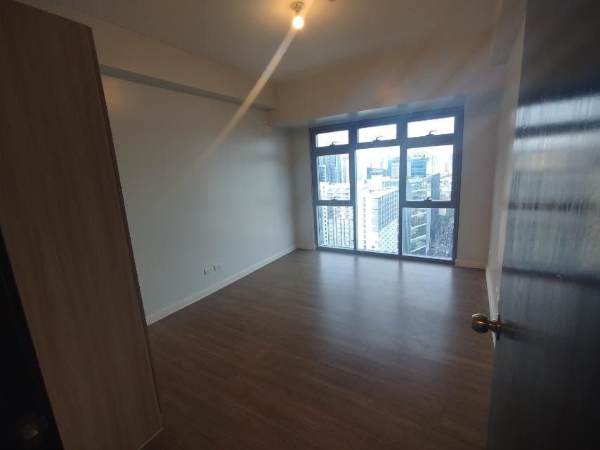 Park Triangle Residences BGC 3BR corner unit (Category: Apartments & Condos) located in Manila. Submitted by zac_alfanta (Listing ID 1415792189, Image 1). Description: FOR SALE | PARK TRIANGLE RESIDENCES, BGC ✨ Brand New • Never Occupied • Bare Unit 🚗 2 Tandem Parking Slots 📍 Prime BGC Address 🏙️ Elevated city living with exceptional potential ₱39,800,000. A rare opportunity to create a truly bespoke home in one of BGC’s most sought-after addr