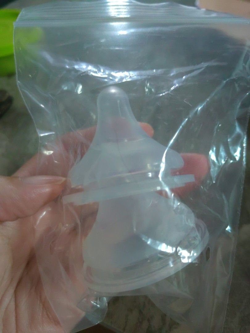 Pigeon Softouch Teats (M size) (Category: Breastfeeding & Bottle Feeding) located in Singapore. Submitted by sellpreloveditems (Listing ID 1415822822, Image 2). Description: Brand new but without packaging. Directly remove them from the new milk bottles..