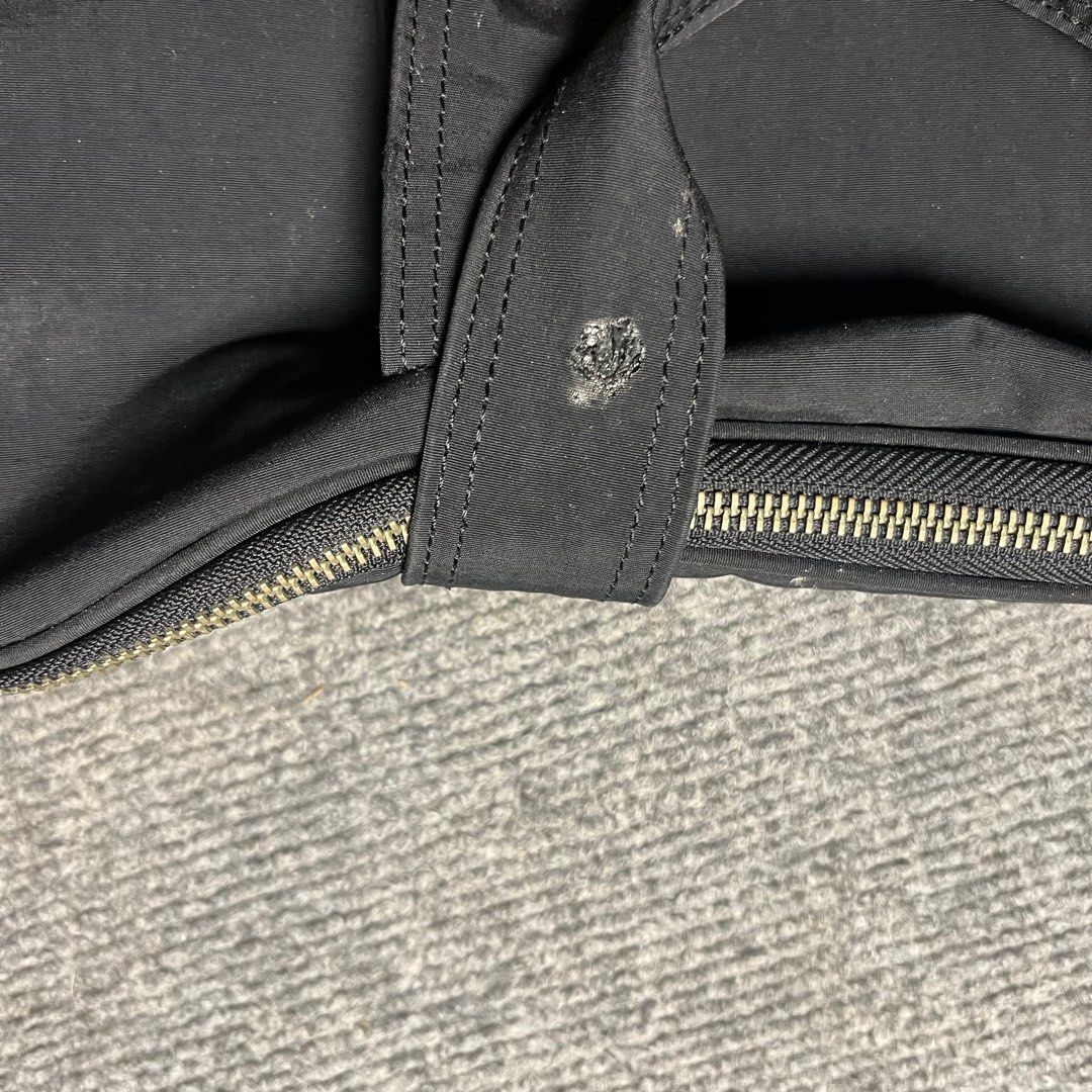 PORTER (Category: Luxury Bags & Wallets) located in Koronadal. Submitted by _06ragz (Listing ID 1415781377, Image 2). Description: PORTER SMALL ISSUE.
