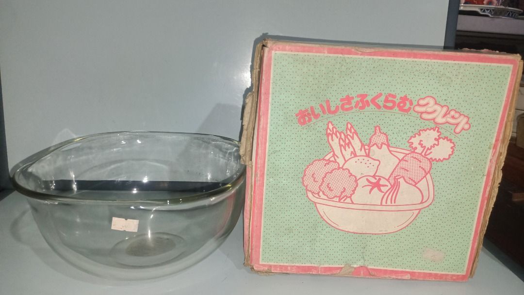 Pyrex Mixing Bowl (Category: Other Kitchenware & Tableware) located in Munoz. Submitted by larryc1212 (Listing ID 1415772966, Image 1). Description: - Pyrex mixing bowl - Approximately 9 inches diameter - Approximately 4.5 inches height - Made of heat-resistant glass - Comes with original box - Ideal for mixing ingredients or serving Item may include some scratches due to age, as is were is basis Item can be pick up in our Japan surplus shop loca