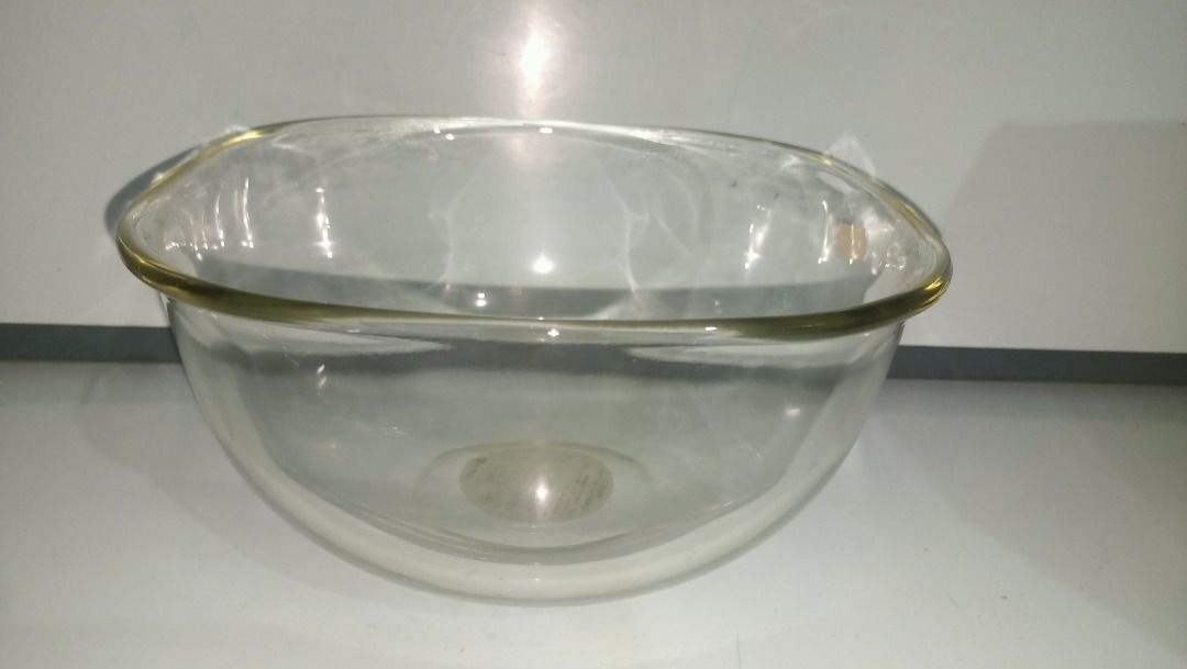 Pyrex Mixing Bowl (Category: Other Kitchenware & Tableware) located in Munoz. Submitted by larryc1212 (Listing ID 1415772966, Image 2). Description: - Pyrex mixing bowl - Approximately 9 inches diameter - Approximately 4.5 inches height - Made of heat-resistant glass - Comes with original box - Ideal for mixing ingredients or serving Item may include some scratches due to age, as is were is basis Item can be pick up in our Japan surplus shop loca