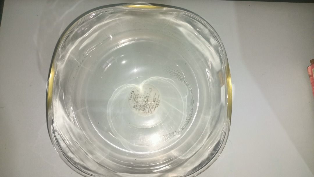 Pyrex Mixing Bowl (Category: Other Kitchenware & Tableware) located in Munoz. Submitted by larryc1212 (Listing ID 1415772966, Image 3). Description: - Pyrex mixing bowl - Approximately 9 inches diameter - Approximately 4.5 inches height - Made of heat-resistant glass - Comes with original box - Ideal for mixing ingredients or serving Item may include some scratches due to age, as is were is basis Item can be pick up in our Japan surplus shop loca