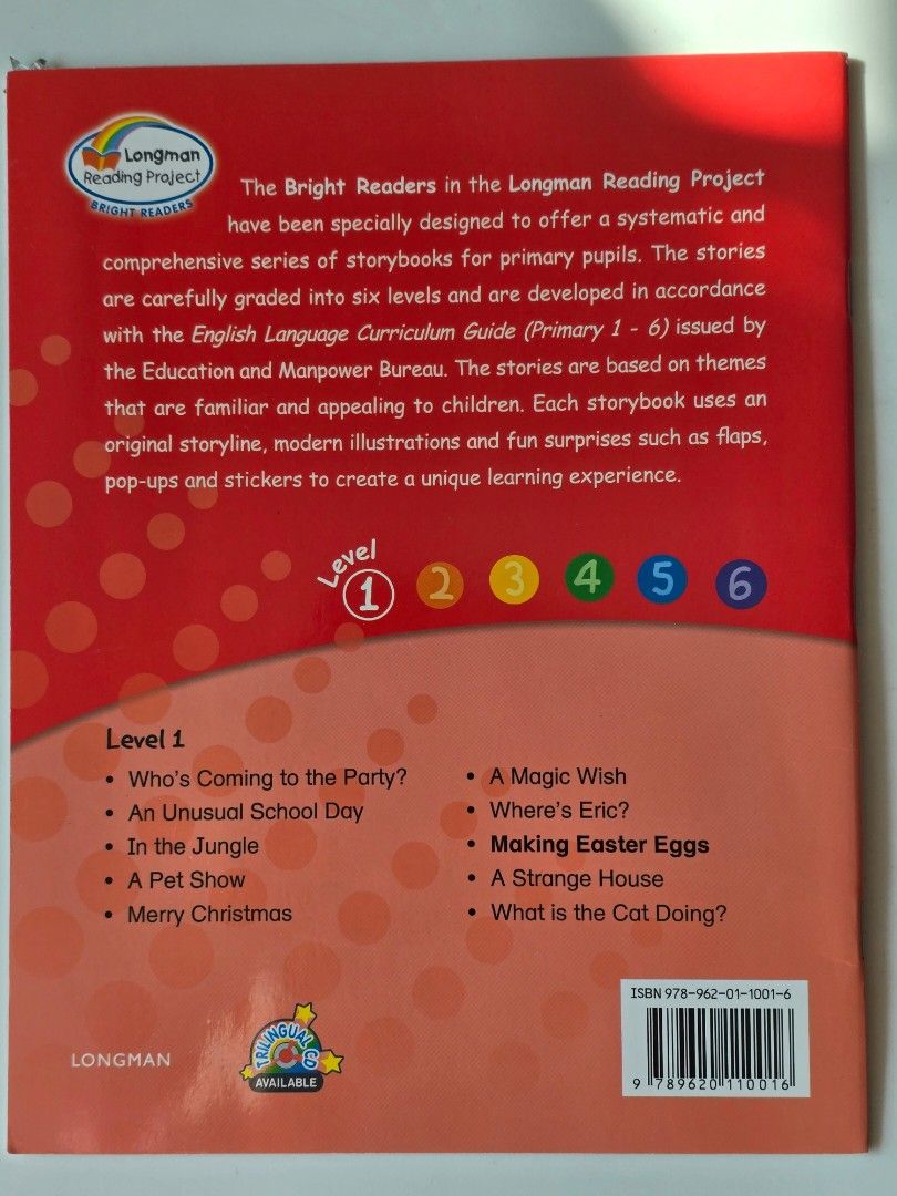 READER - Making Easter Eggs （分類：兒童書籍）位於 Hong Kong。 由 lrssl 提交（商品編號 1415645922，圖片 2）。簡介： 這是一本朗文閱讀計劃的英文故事書，名為《製作復活蛋》。適合小學一年級學生。故事書包含插圖和翻頁設計，旨在為孩子們提供獨特的學習體驗。書的背面列出了其他故事，包括《誰來參加派對？》和《奇怪的房子》等。由Clarence Johnson撰寫，Pearson出版。。