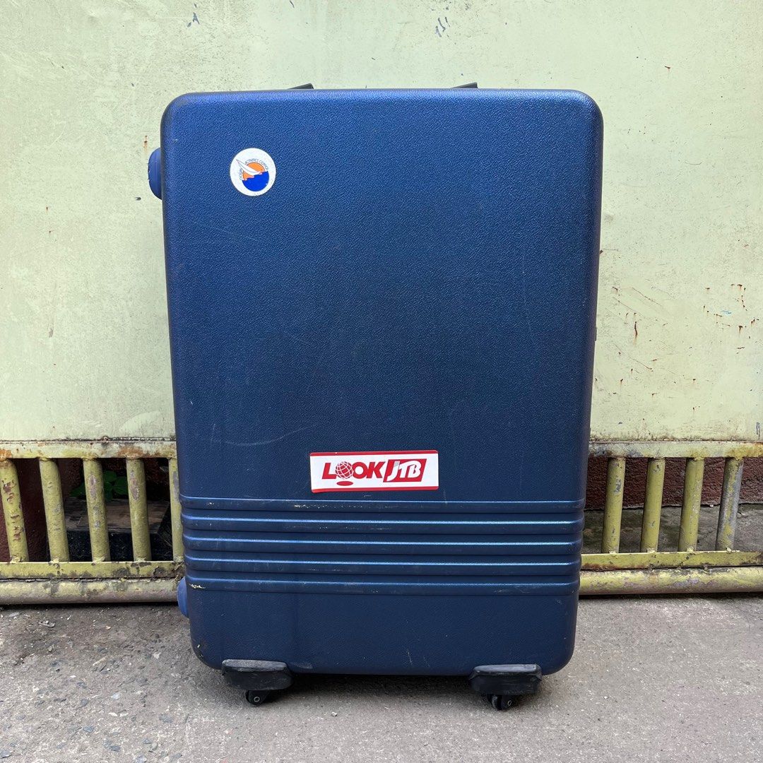 Samsonite by Ace Luggage (Category: Luggage) located in San Fernando. Submitted by thethriftwardrobe.ph (Listing ID 1415763617, Image 1). Description: Samsonite by Ace Luggage Height: 28 inches Length: 20 inches Width : 10 inches Issue : Yung isang lock nya pero naoopen and close parin, see detailed pics Mine: 500.