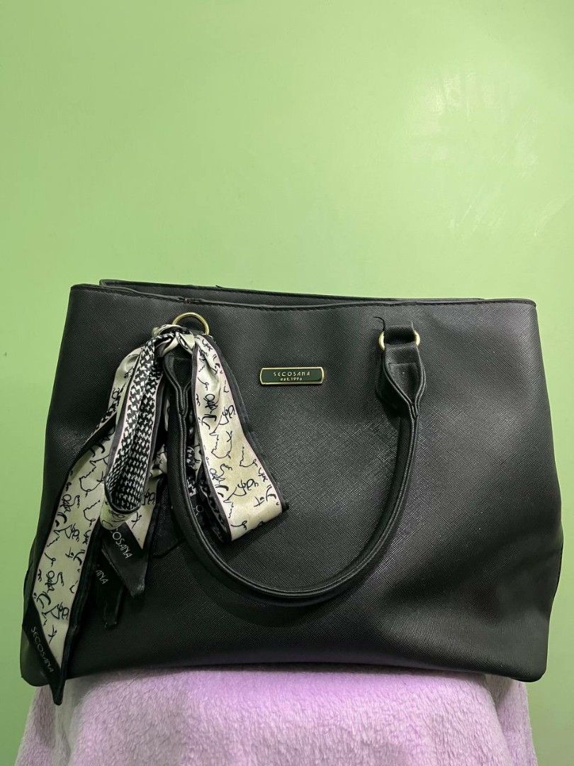 SECOSANA KNOX HANDBAG SYNTHETIC LEATHER (Category: Shoulder Bags) located in Quezon City. Submitted by alternativefinds (Listing ID 1415808085, Image 1). Description: FOR SALE SECOSANA KNOX HANDBAG SYNTHETIC LEATHER EXCELLENT CONDITION ISSUE: MAY PART NA NATANGGAL ANG GOMA NAKA INDICATE NARIN SA PIC PRICE:399 LOC:COMMONWEALTH QUEZON CITY DM TO PURCHASE AND FOR MORE DETAILS PLEASE ALSO ASSUME THAT ALL ITEMS MAY HAVE ISSUES OR MAY HAVE NONE, OR THA