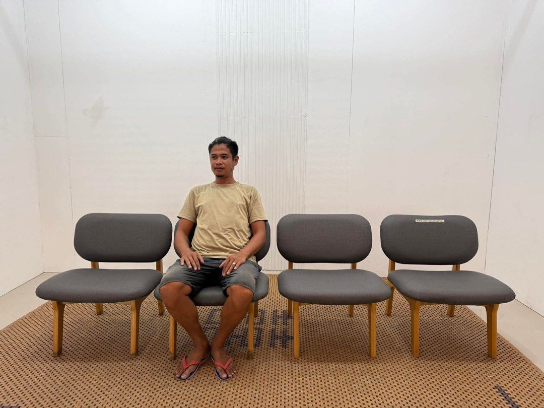 Set of dining chairs solid wood / wide / modern (Category: Other Home Furniture) located in Malolos. Submitted by ramoslaras82250 (Listing ID 1415699239, Image 1). Description: .