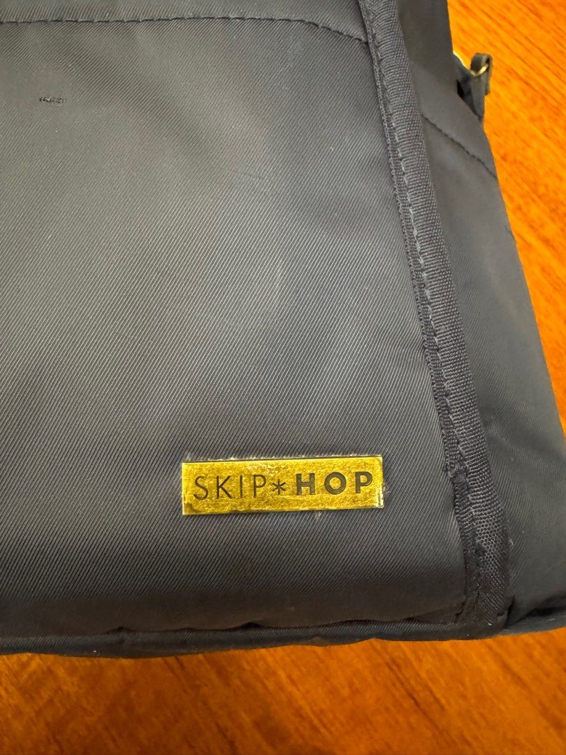 SKIP HOP baby bag (Category: Diaper Bags & Wetbags) located in Quezon City. Submitted by lrski (Listing ID 1415776539, Image 3). Description: .