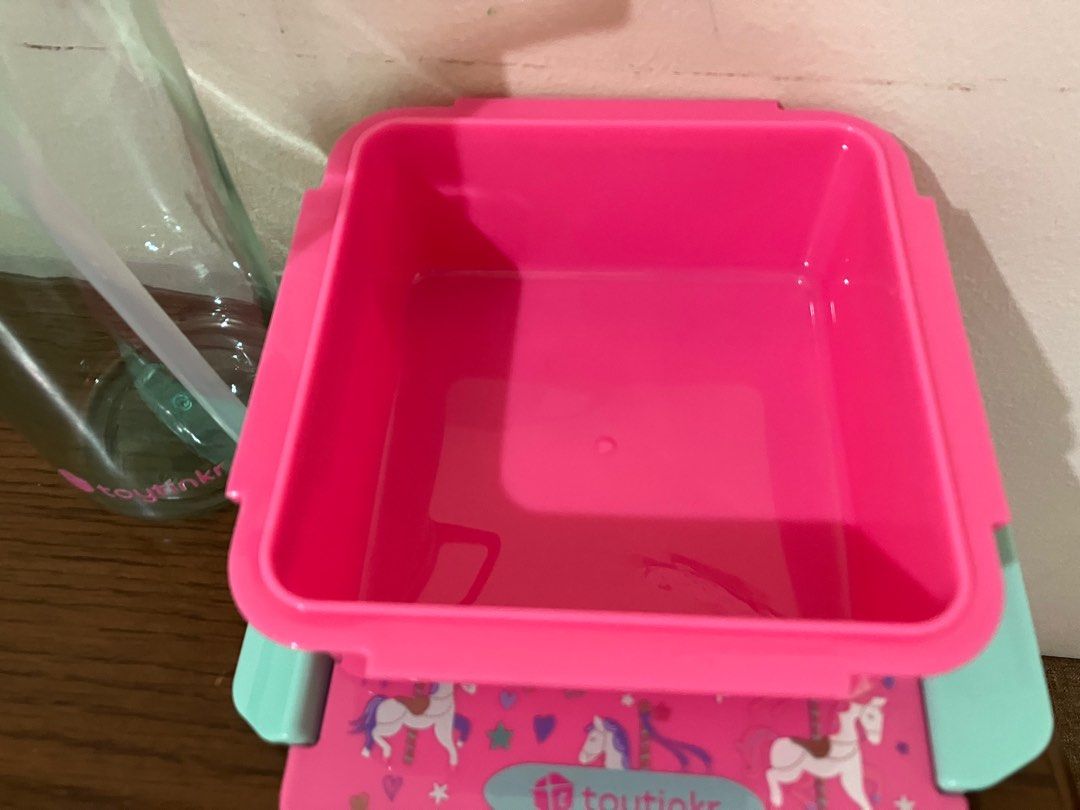 Snack box and tumbler set (Category: Weaning & Toddler Feeding) located in Quezon City. Submitted by happy_starlight (Listing ID 1415649486, Image 3). Description: .
