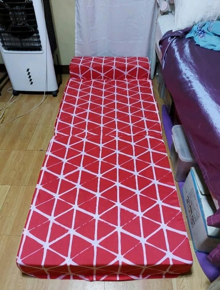 Sofa bed Amelie uratex single size only 30X73 (Category: Sofas) located in Manila. Submitted by annapaduam46857 (Listing ID 1415655788, Image 2). Description: Amelie sofa bed uratex rebounded ➡️Available size 30x73 👉🏻 ❤️ 💙 🔸Brand new 🔸No Warranty 🔸Order now deliver later 🚛 🔸Pm for details 💌 🔸Cash on delivery with minimal shipping 🔸We accept gcash payment ➡️For more details call or text my no# 0906 045 0366.