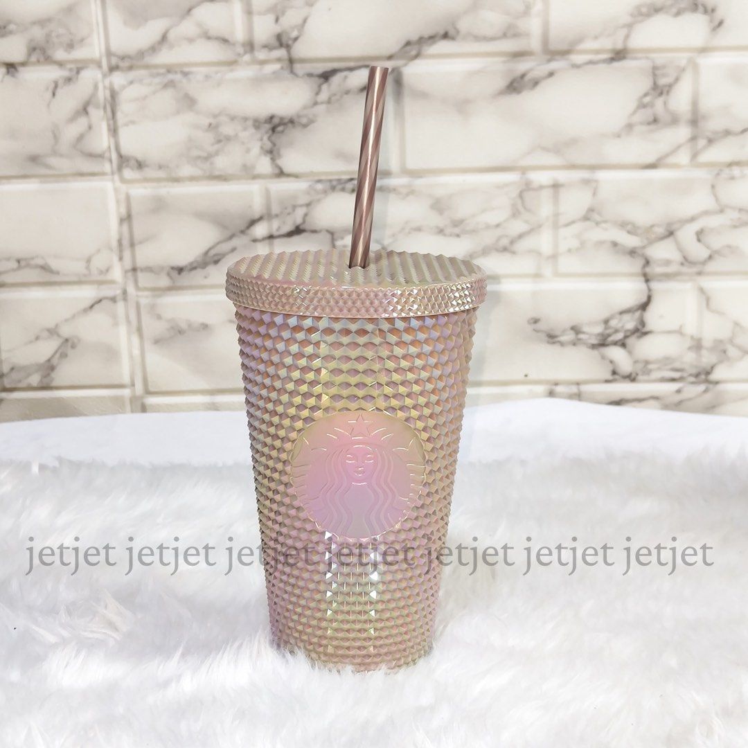 Starbucks 16oz Choco Hazelnut Bling 2023 (Category: Water Bottles & Tumblers) located in Quezon City. Submitted by jetjetph (Listing ID 1415732627, Image 1). Description: Starbucks 16oz Chocolate Hazelnut Bling 2023 Philippine-exclusive 🇵🇭 comes with SKU. Released in April 2023. P800 + shipping fee. **Store price: P1,795 MOP: online merchants/cash Shipping from QC Open for meet-ups around QC/Manda/Makati/BGC PM for more inquiries..