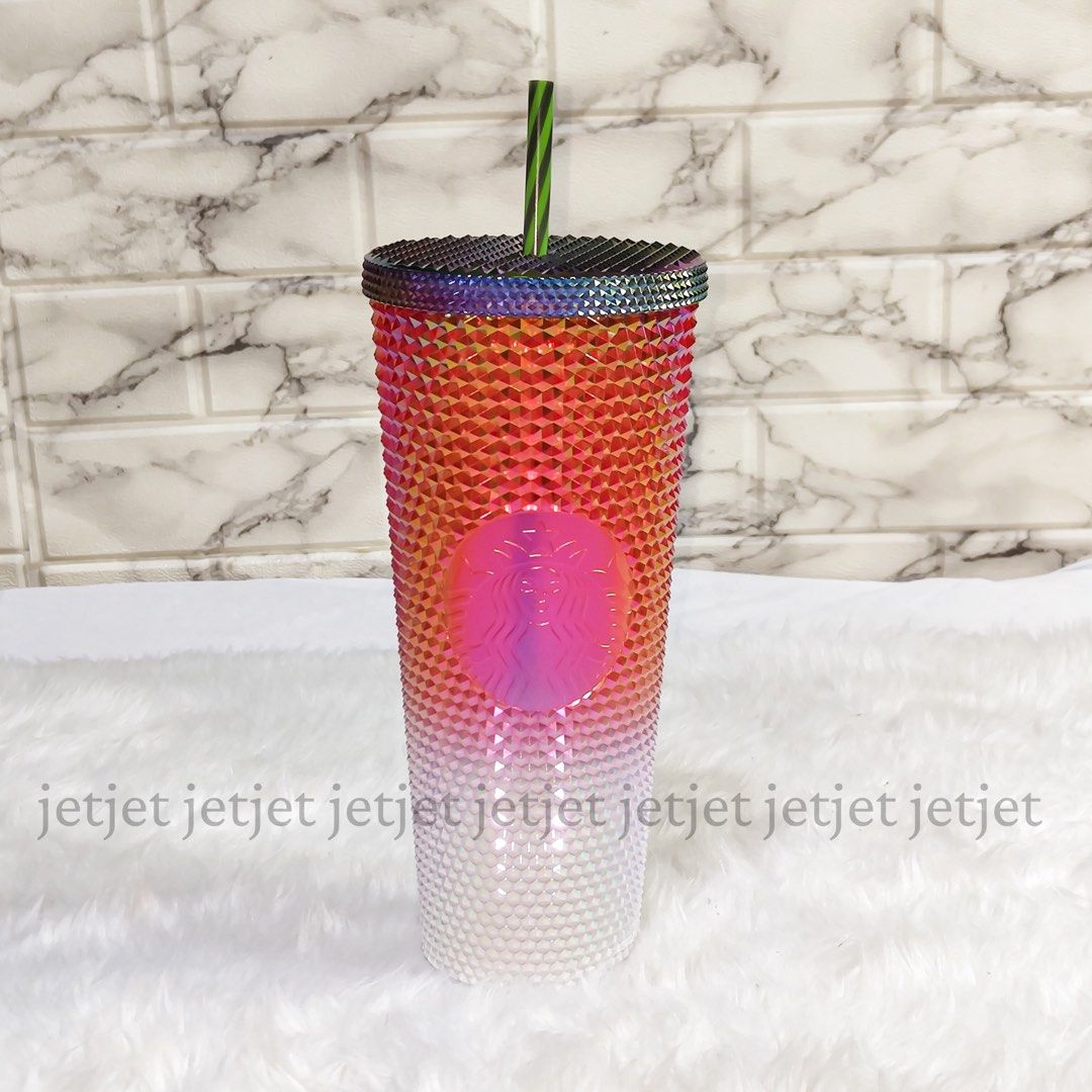Starbucks 24oz Dragonfruit Bling 2023 (Category: Water Bottles & Tumblers) located in Quezon City. Submitted by jetjetph (Listing ID 1415730144, Image 1). Description: Starbucks 24oz Dragonfruit Bling 2023 Philippine-exclusive 🇵🇭 comes with SKU. Released in June 2023. P1,500 + shipping fee. **Store price: P2,195 MOP: online merchants/cash Shipping from QC Open for meet-ups around QC/Manda/Makati/BGC PM for more inquiries. .