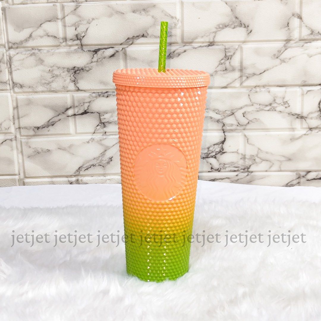 Starbucks 24oz Melon Bling 2023 (Category: Water Bottles & Tumblers) located in Quezon City. Submitted by jetjetph (Listing ID 1415732628, Image 1). Description: Starbucks 24oz Melon Bling 2023 Philippine-exclusive 🇵🇭 comes with SKU. Released in March 2023. P1,000 + shipping fee. **Store price: P2,095 MOP: online merchants/cash Shipping from QC Open for meet-ups around QC/Manda/Makati/BGC PM for more inquiries. .
