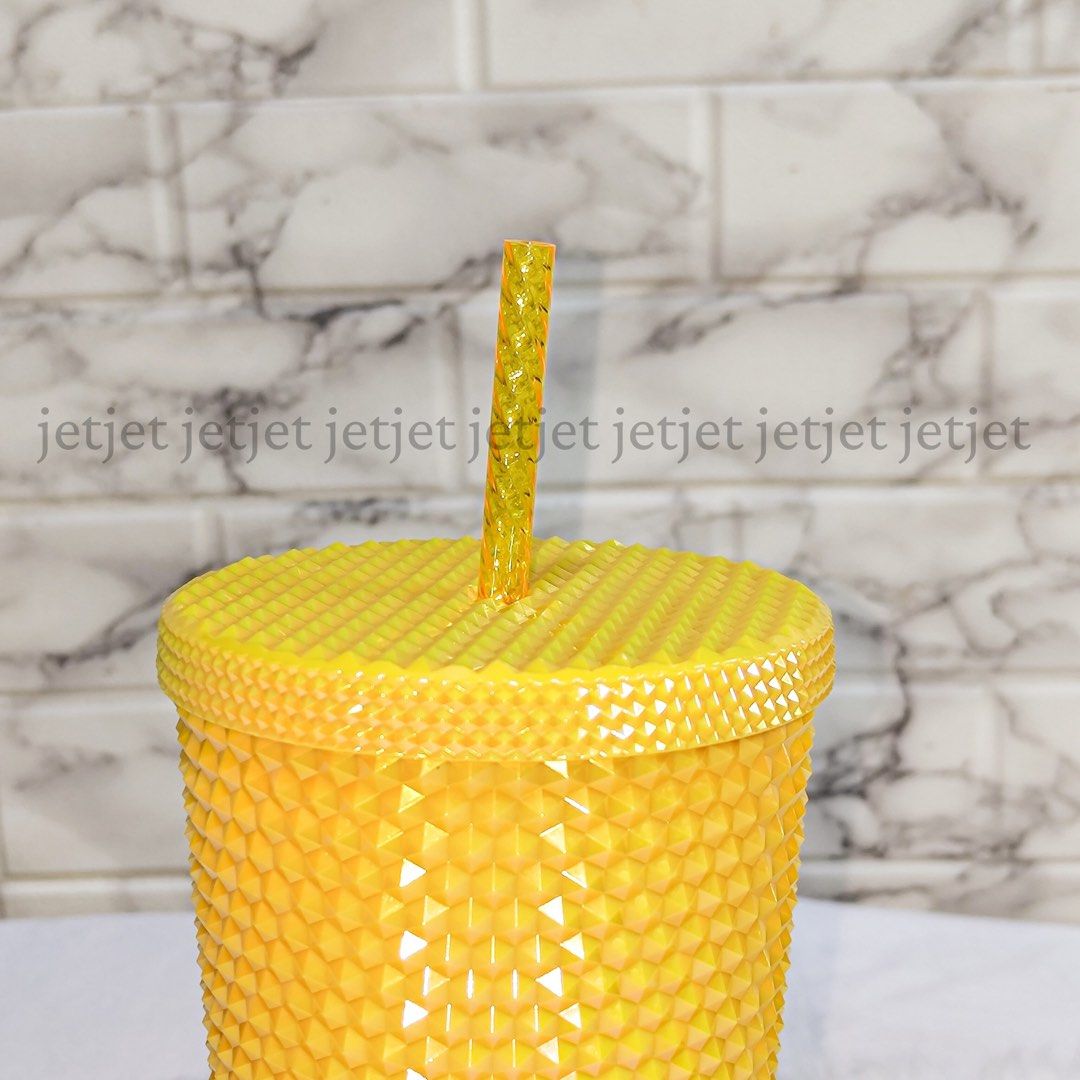 Starbucks 24oz Sunshine Bling 2023 (Category: Water Bottles & Tumblers) located in Quezon City. Submitted by jetjetph (Listing ID 1415732629, Image 3). Description: Starbucks 24oz Sunshine Bling 2023 Philippine-exclusive 🇵🇭 comes with SKU. Released in June 2023. P1,500 + shipping fee. **Store price: P2,195 MOP: online merchants/cash Shipping from QC Open for meet-ups around QC/Manda/Makati/BGC PM for more inquiries. .