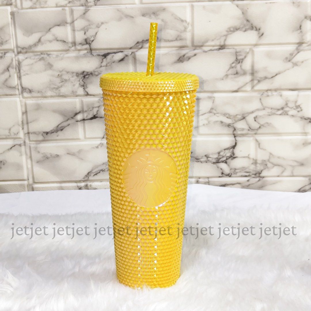 Starbucks 24oz Sunshine Bling 2023 (Category: Water Bottles & Tumblers) located in Quezon City. Submitted by jetjetph (Listing ID 1415732629, Image 1). Description: Starbucks 24oz Sunshine Bling 2023 Philippine-exclusive 🇵🇭 comes with SKU. Released in June 2023. P1,500 + shipping fee. **Store price: P2,195 MOP: online merchants/cash Shipping from QC Open for meet-ups around QC/Manda/Makati/BGC PM for more inquiries. .