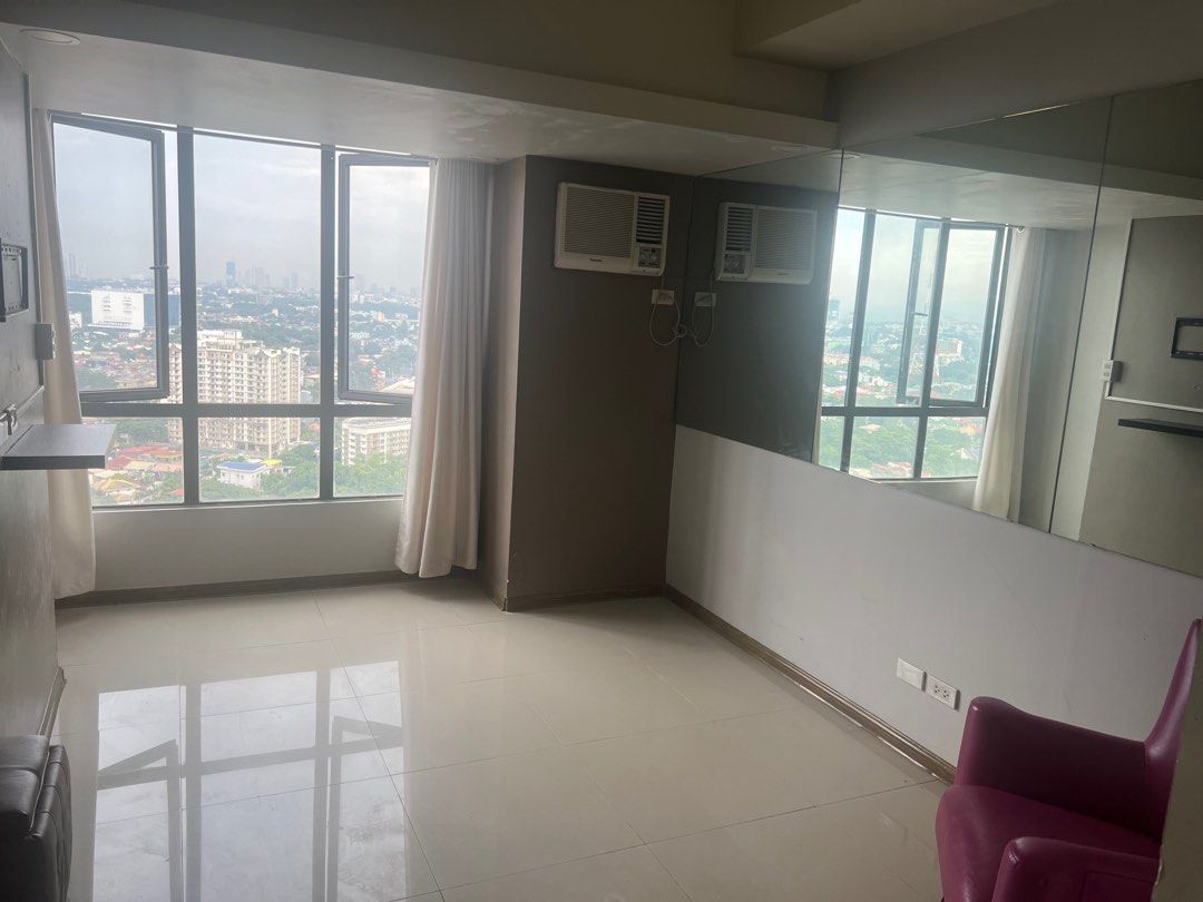 Studio Unit Condo (Category: Apartments & Condos) located in Quezon City. Submitted by anneyohan (Listing ID 1415793457, Image 3). Description: Studio Unit FOR SALE 📍Congressional Town Center (Quezon City) 31st floor City View Nearby Establishments 📍Mc Donalds (just beside the building), Jollibee, Petron Gas station, Mercury Drug, Pancake House, Max’s Restaurant, Red Ribbon 📍Landmarks | Quezon City Circle, Quezon City hall, one jeepney away fr