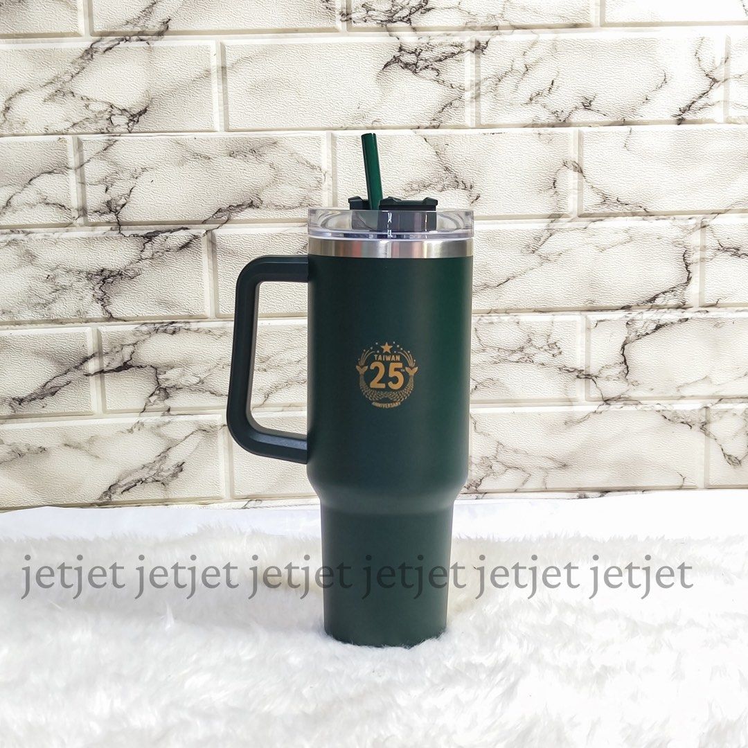 Taiwan Green 40oz Stanley + Starbucks (Category: Water Bottles & Tumblers) located in Quezon City. Submitted by jetjetph (Listing ID 1415736168, Image 2). Description: Taiwan Green 40oz Stanley + Starbucks Taiwan-exclusive 🇹🇼 comes with SKU. Released in July 2023 P4,000 + shipping fee. MOP: online merchants/cash Shipping from QC Open for meet-ups around QC/Manda/Makati/BGC PM for more inquiries. .
