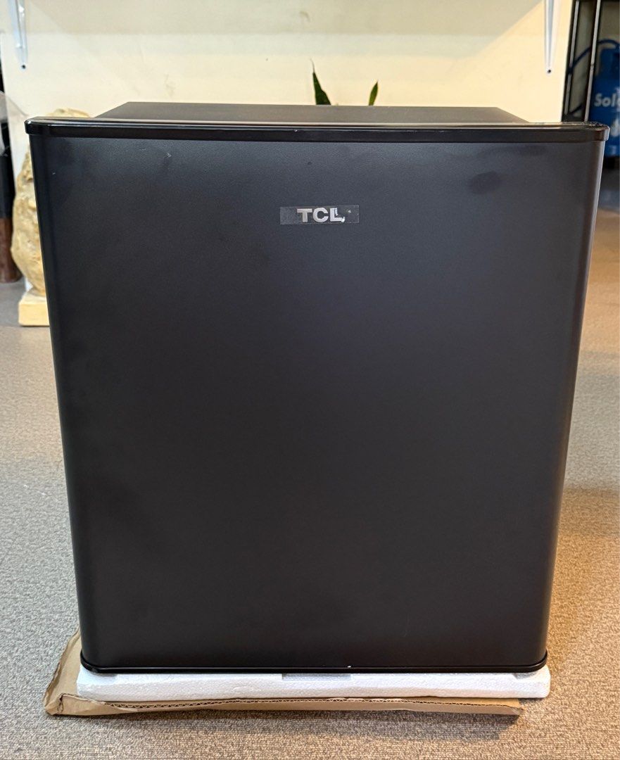 TCL 1.8 cu.ft. Single-Door Refrigerator Black (Category: Refrigerators and Freezers) located in Cainta. Submitted by goodfinds_gdkdsclb (Listing ID 1415648679, Image 1). Description: .
