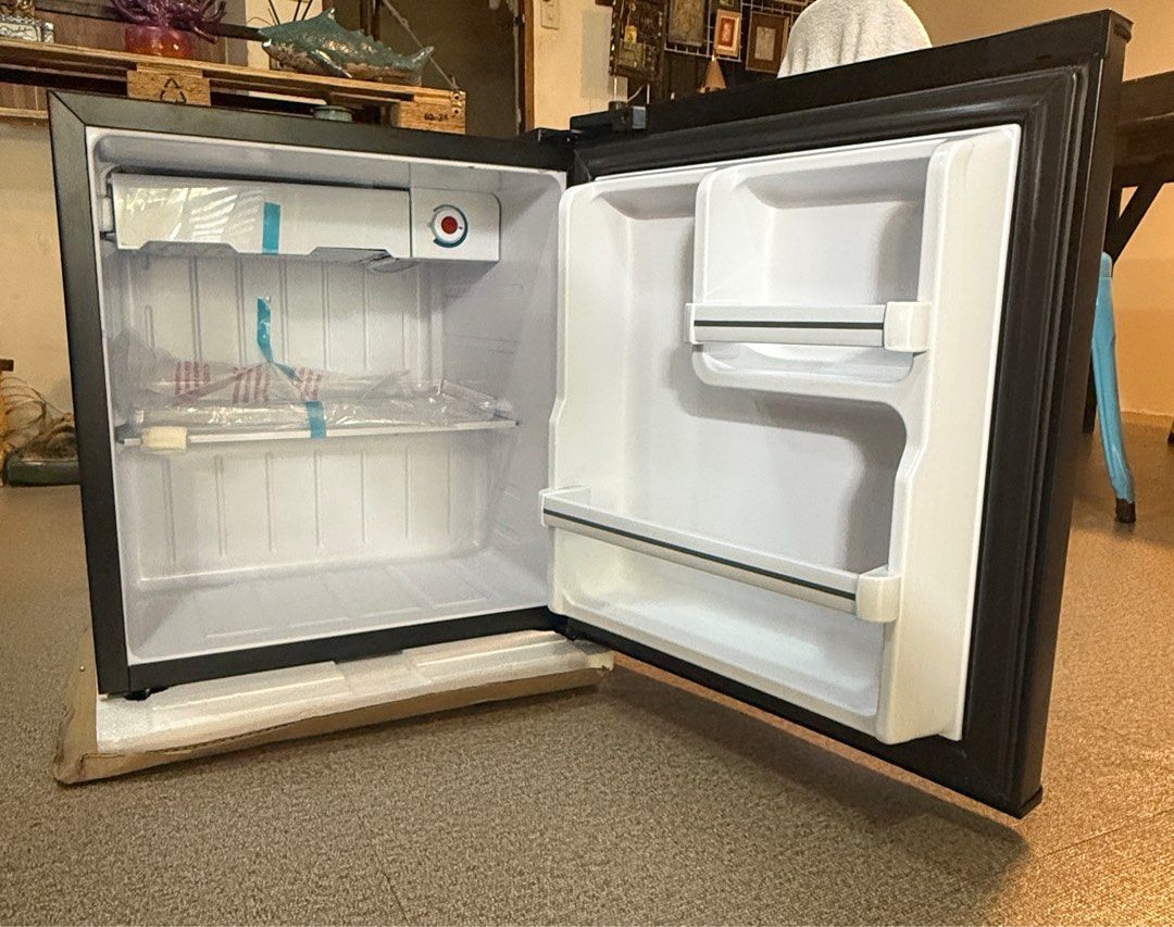 TCL 1.8 cu.ft. Single-Door Refrigerator Black (Category: Refrigerators and Freezers) located in Cainta. Submitted by goodfinds_gdkdsclb (Listing ID 1415648679, Image 2). Description: .